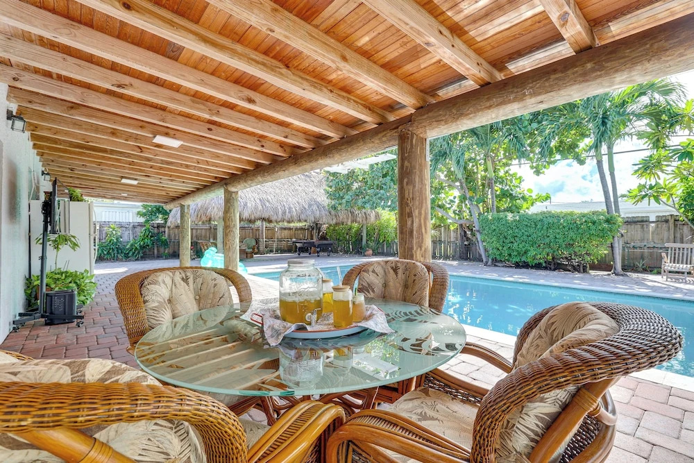 Fish, Swim & Relax Poolside! Deerfield Beach Oasis