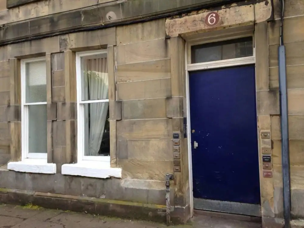 2 Bedroom Flat In Holyrood Park