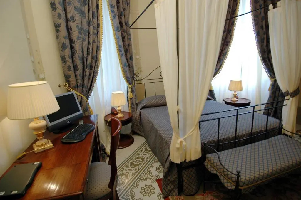 Deluxe Double room (full double bed)