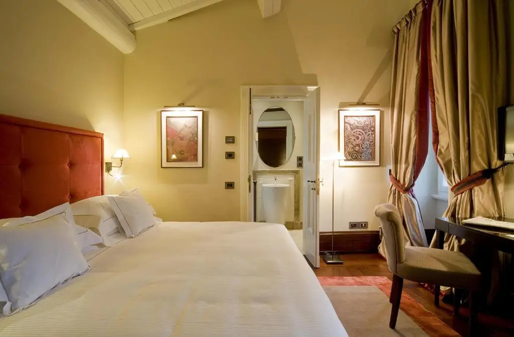 Deluxe Double room (full double bed)