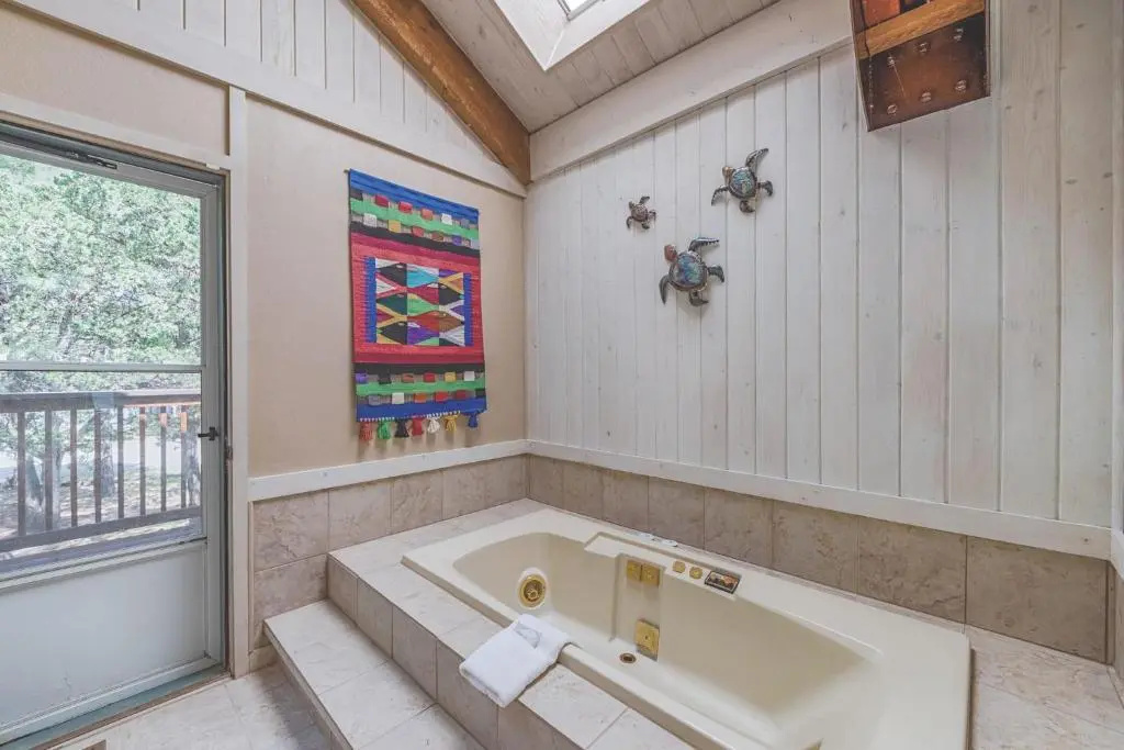 Alto Chalet, 3 Bedrooms, Sleeps 6, Hot Tub, Media Room, Jetted Tub