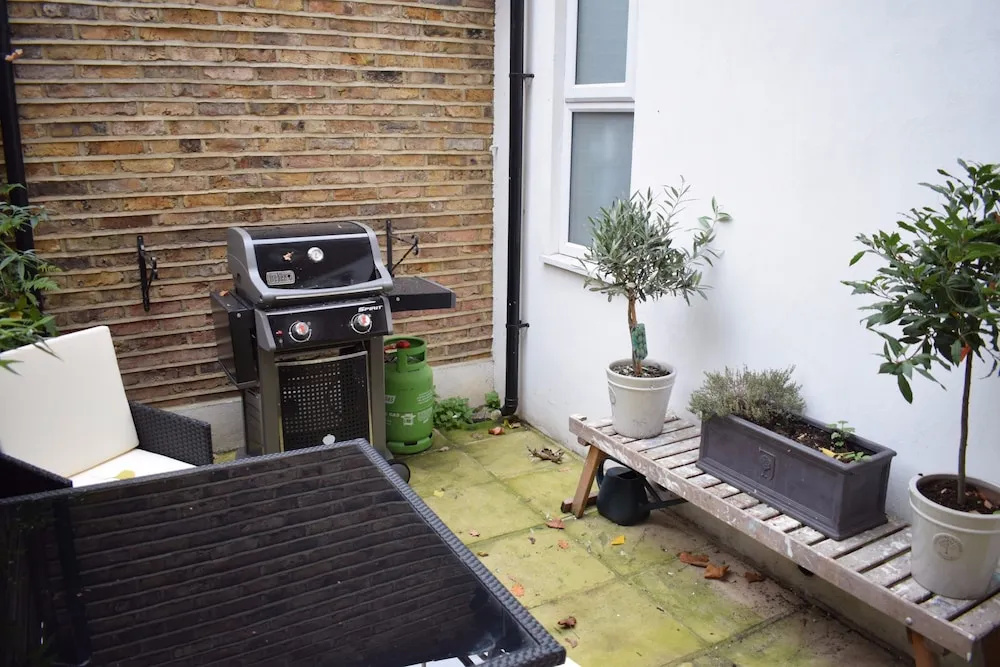 1 Bedroom Apartment With Patio in London