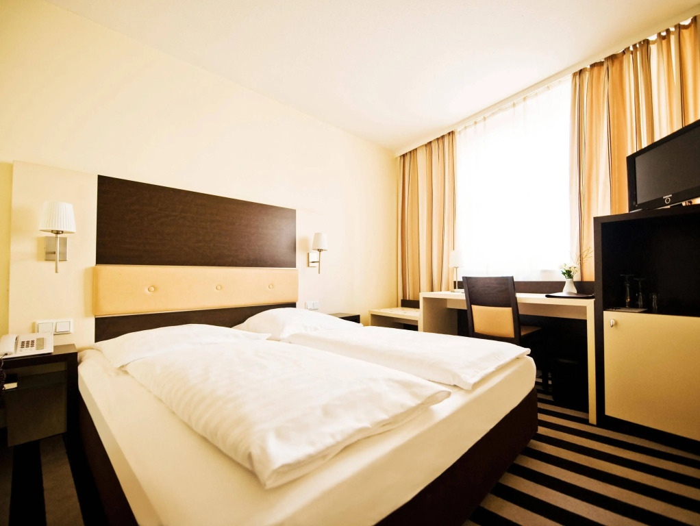 Bristol Hotel Frankfurt — фото 2