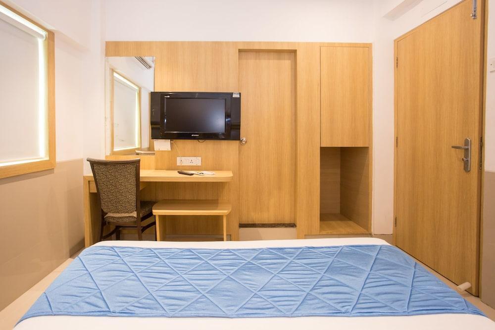 Hotel Green park rooms by null