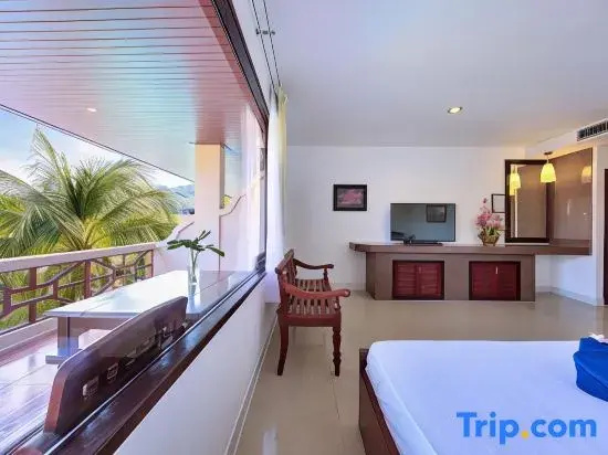 Standard Triple room with view
