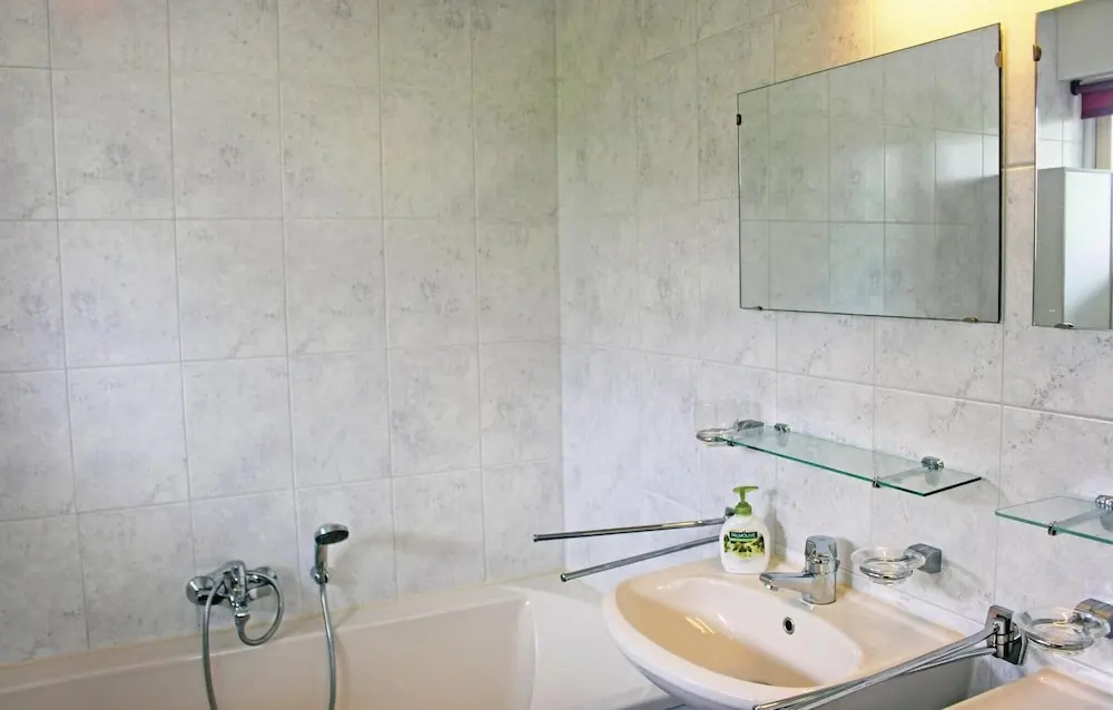 Nice Home in Workum With 3 Bedrooms and Wifi - фото 8