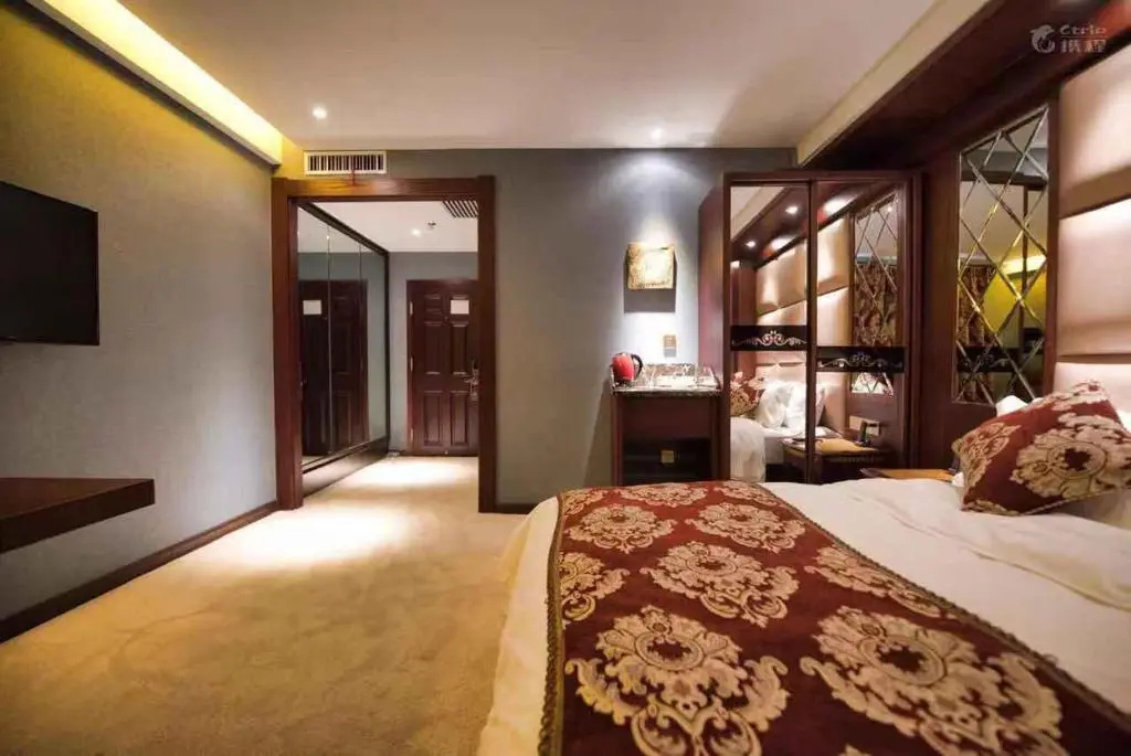 Deluxe Double room (full double bed)