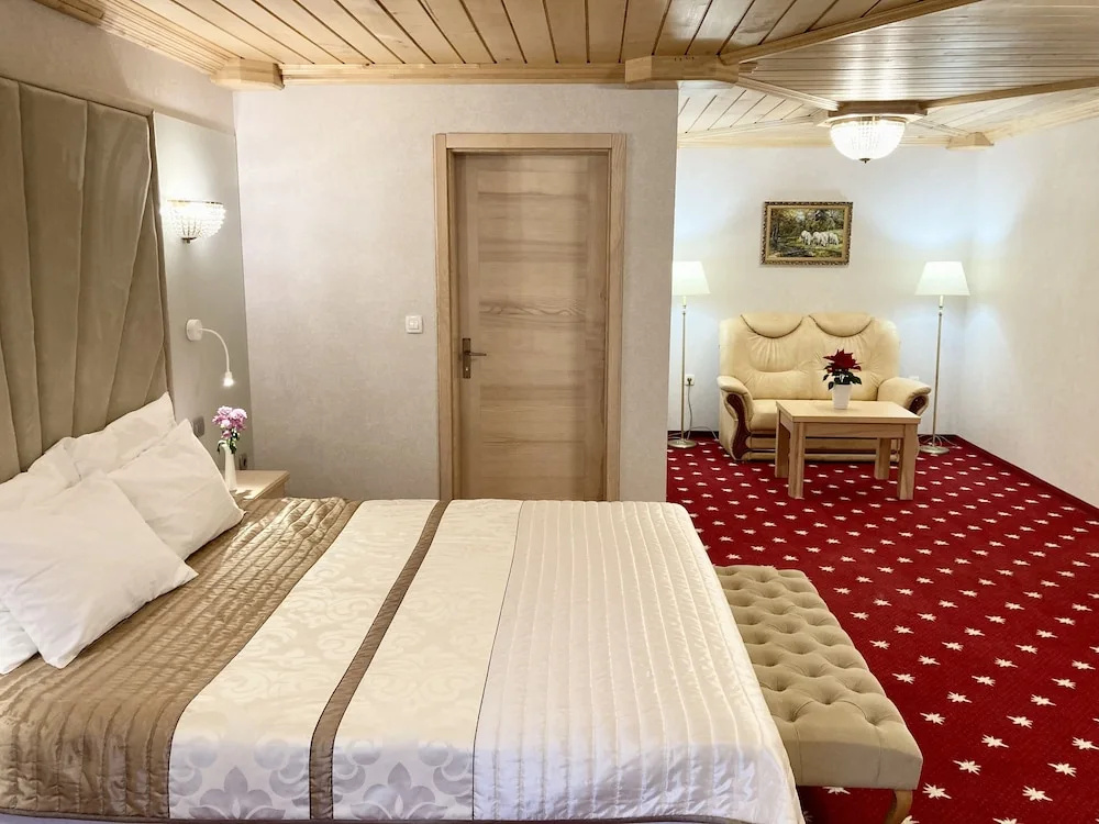 2 Bedrooms Deluxe Suite with balcony and with mountain view
