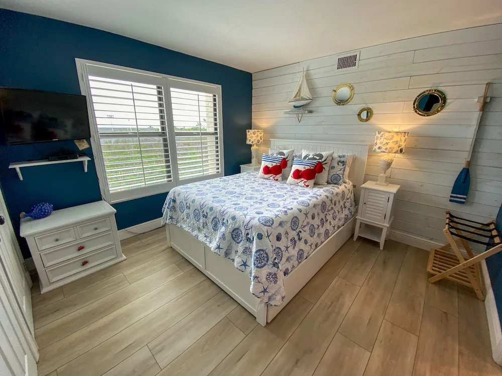 2 Bedrooms Deluxe room with balcony and with water view