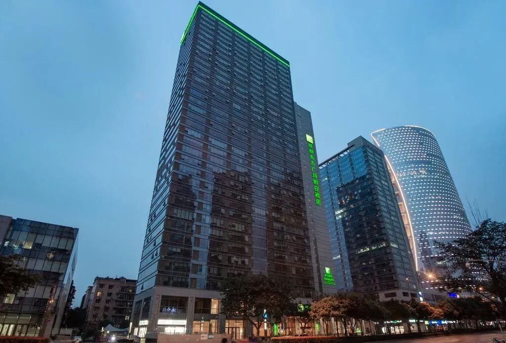 Holiday Inn Chengdu Oriental Plaza by IHG - 3