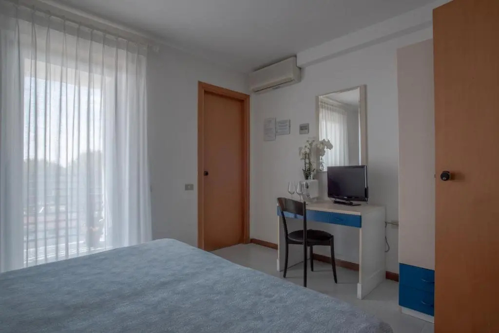 Standard Double room with balcony (full double bed)