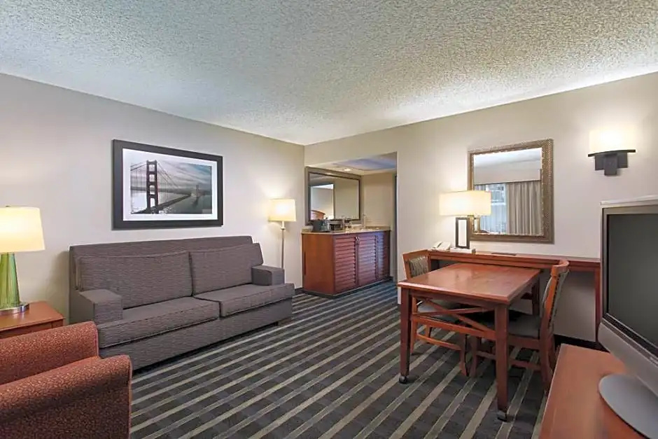 Embassy Suites by Hilton San Francisco Airport Waterfront - Chambres