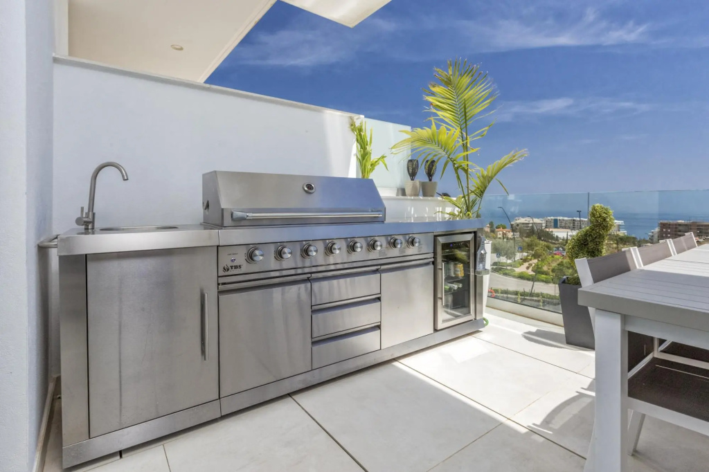 Ivy in Fuengirola with 2 bedrooms and 2 bathrooms