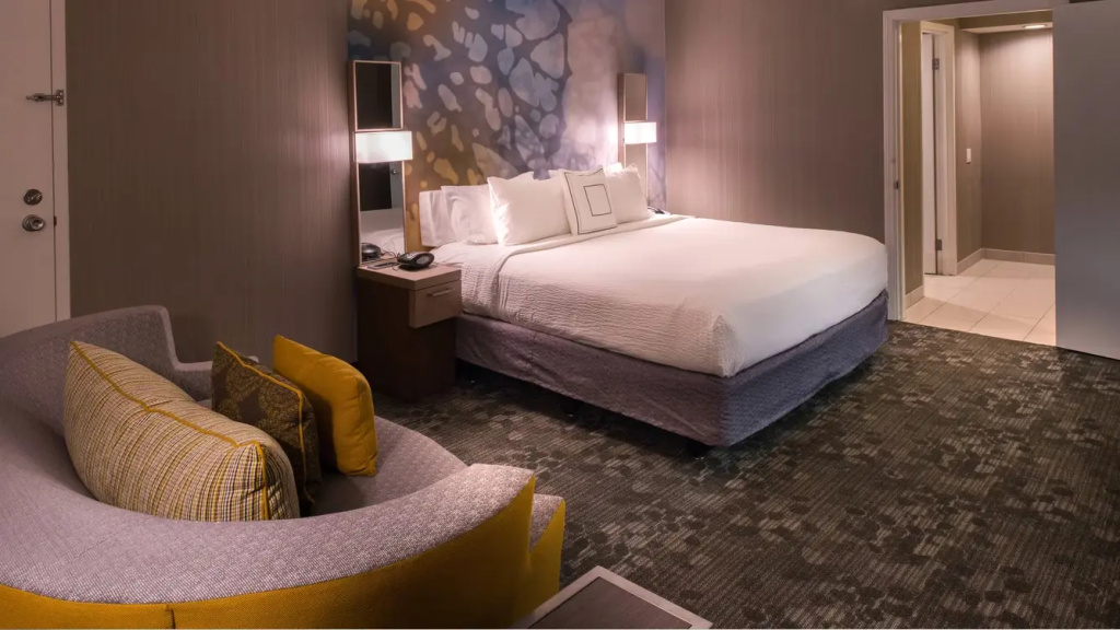 1 Bedroom Executive Suite with courtyard view