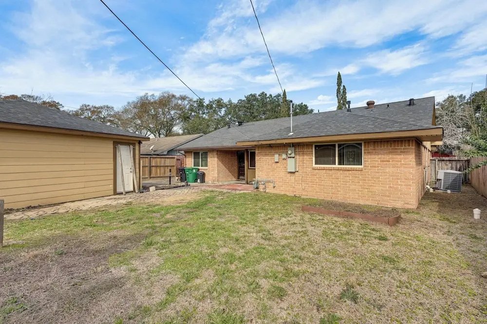 Quiet Houston Home w/ Porch - Near Park & Trails!