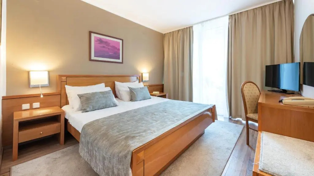Standard Double room with balcony (full double bed)