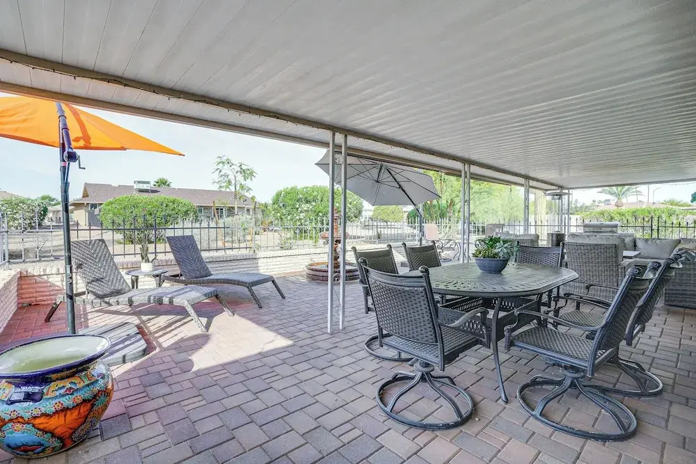 Walk to Golf Course: Sun City West Retreat