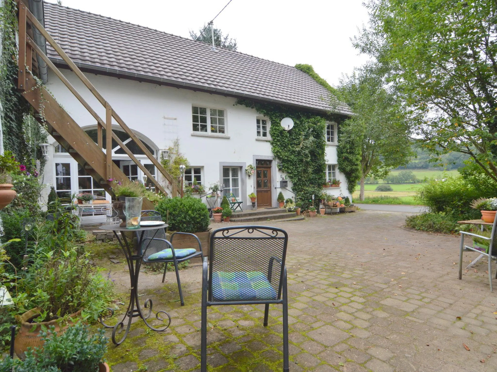 Romantic ground-floor apartment for 2 people