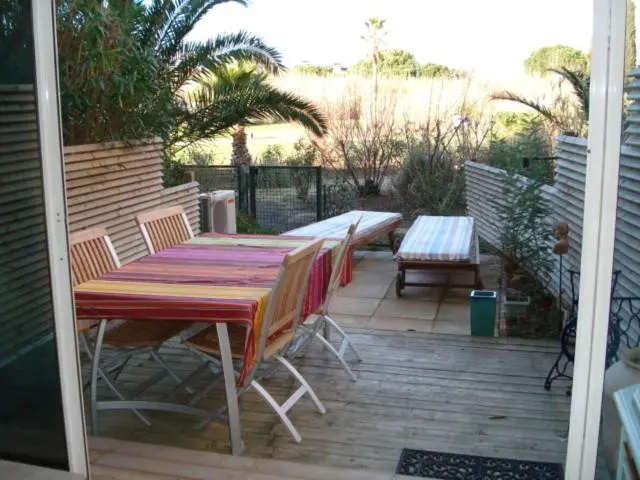 Apartment with garden view