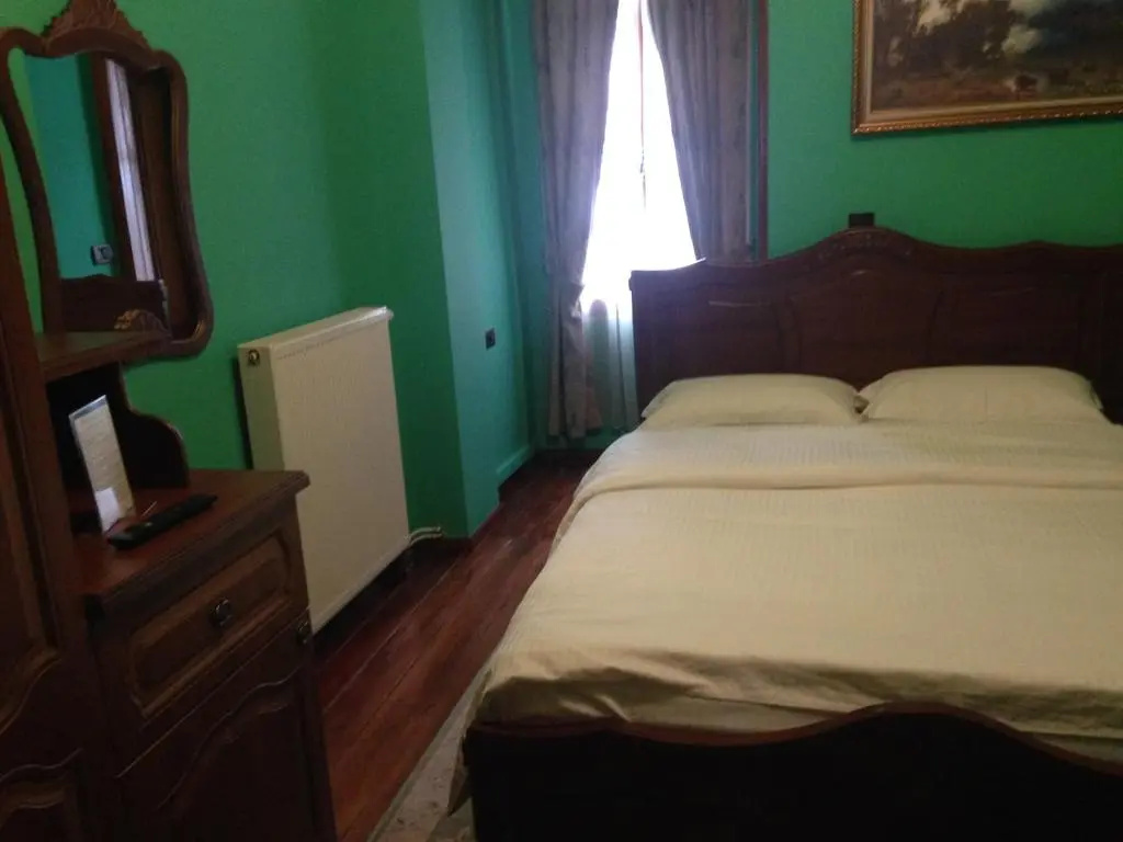 Standard Double room with garden view (full double bed)