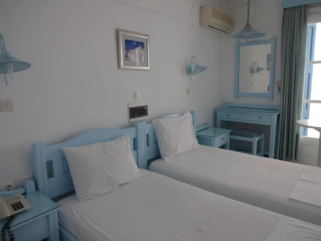 Standard Double room with partial sea view (twin beds)