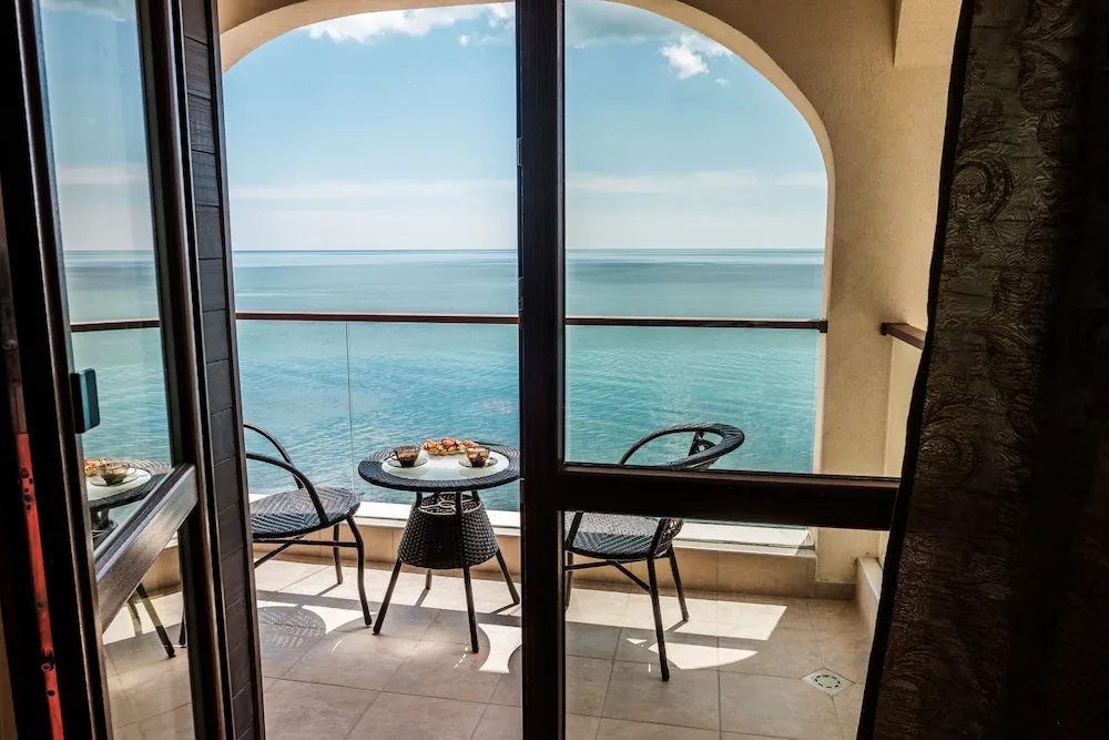 Balcony & Terrace