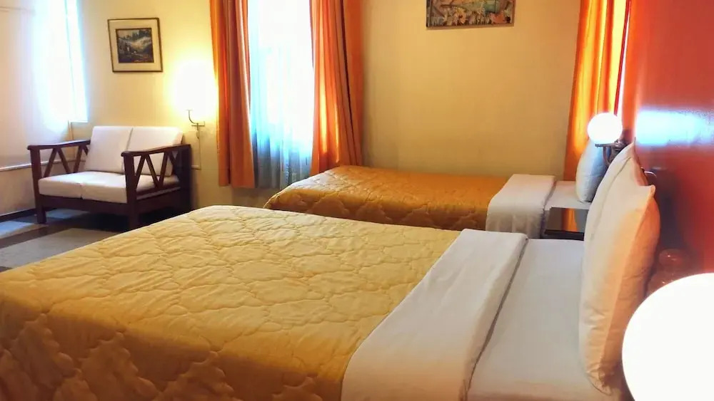 Hotel Yañez Inn — фото 4