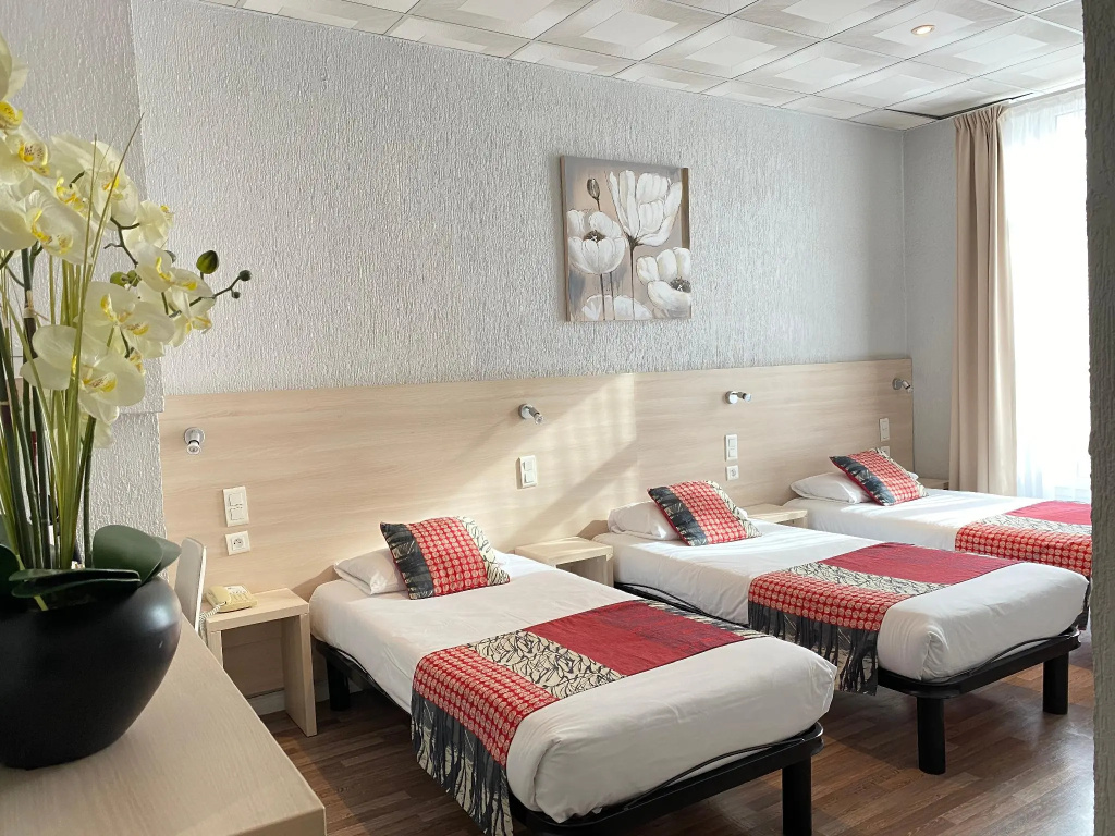 Standard Triple room