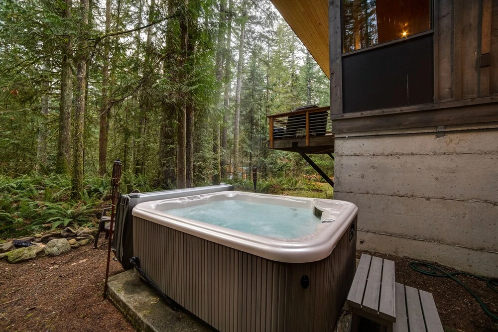 Glacier Springs Cabin #42 - Modern and Rustic All In One...For You and Fido Too!