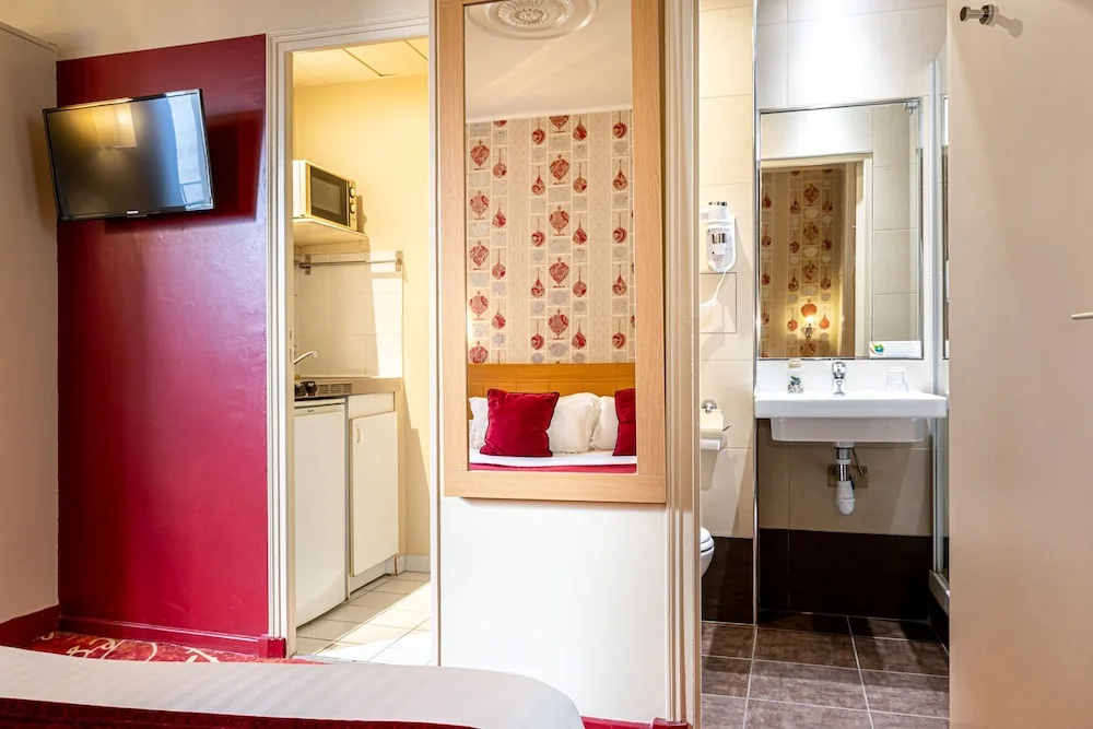 Hotel Romance Malesherbes by Patrick Hayat 85