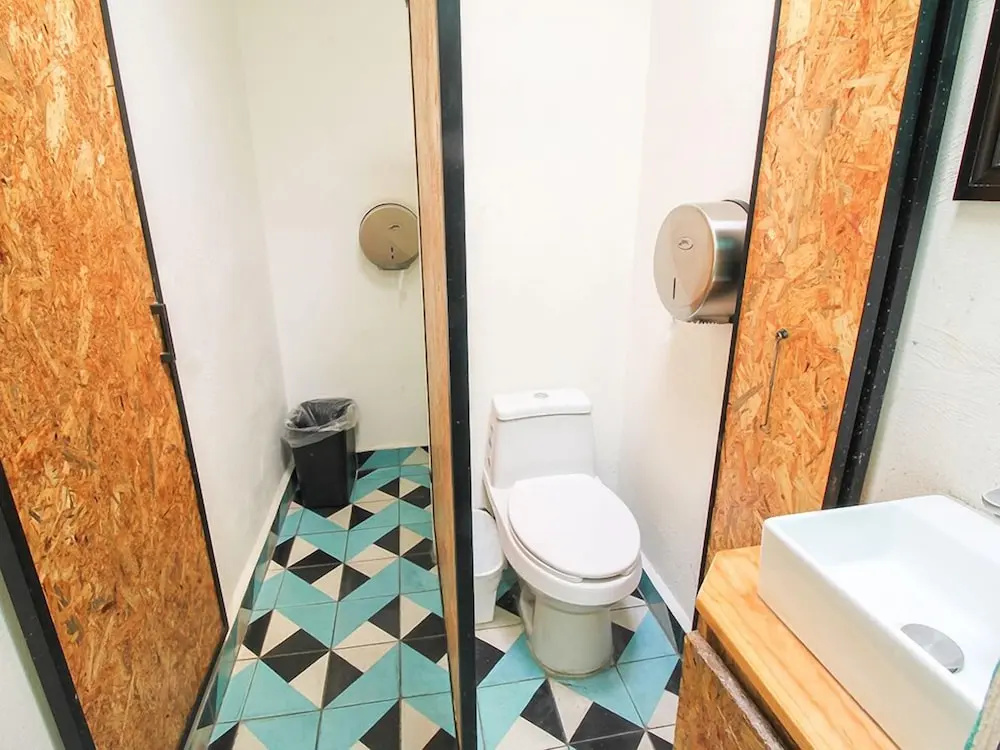 Standard Double room with city view (full double bed)