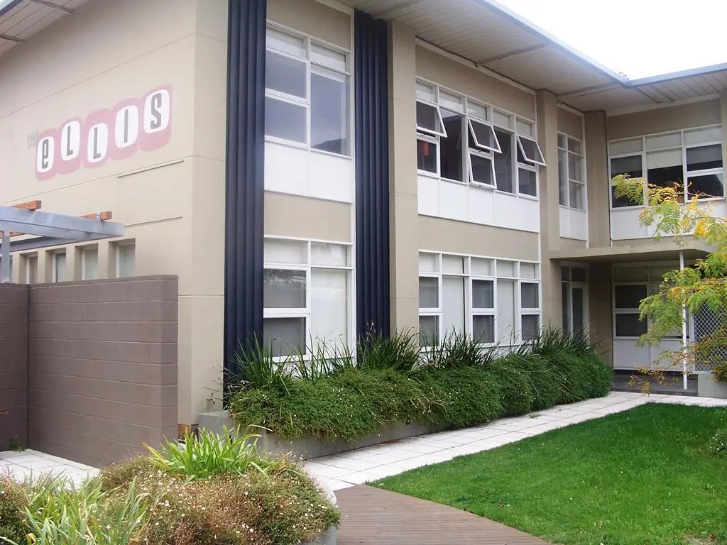 Glenelg Holiday Apartments-Ellis