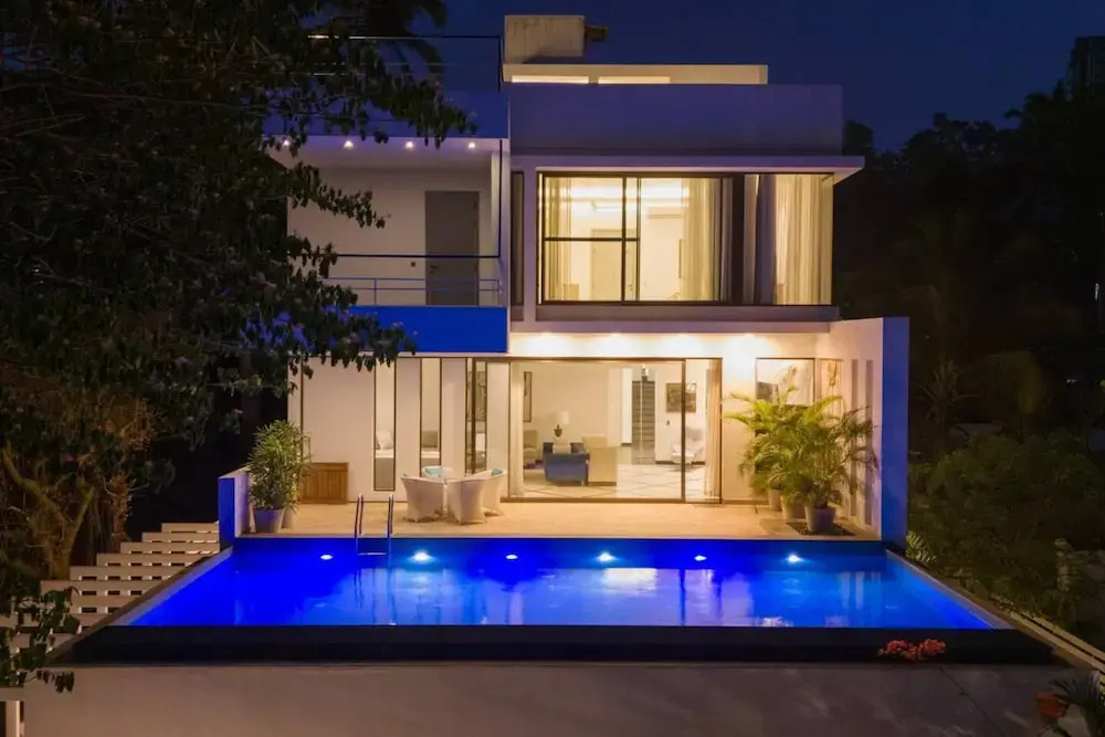 Lux 4bhk w Elevated Pool 3km to Beach Lazy Duck