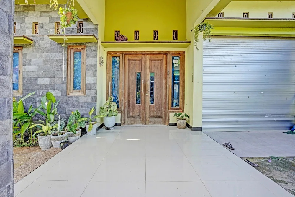 Hotel O Desa Wisata Alam Gosari (wagos)
