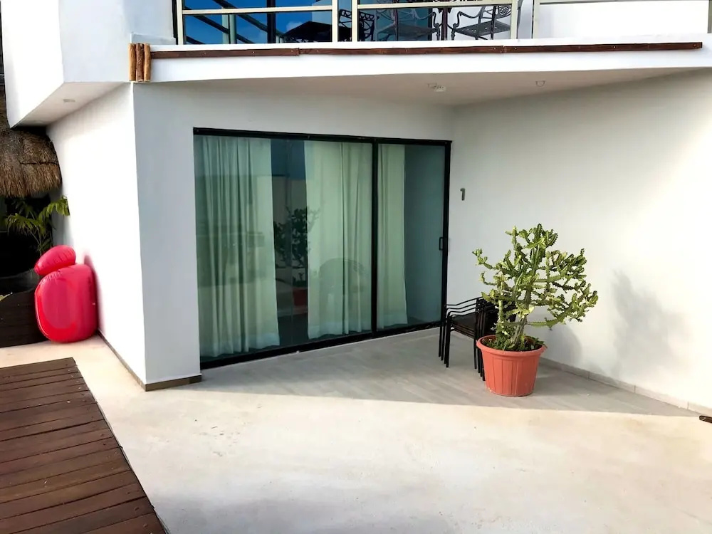 Suite with pool view