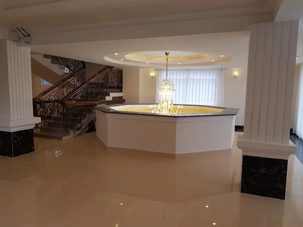 Lobby & Reception