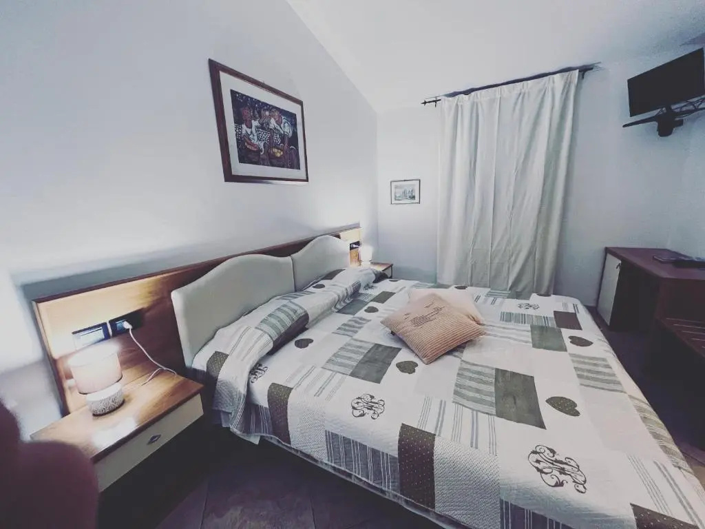 Superior Double room (full double bed)