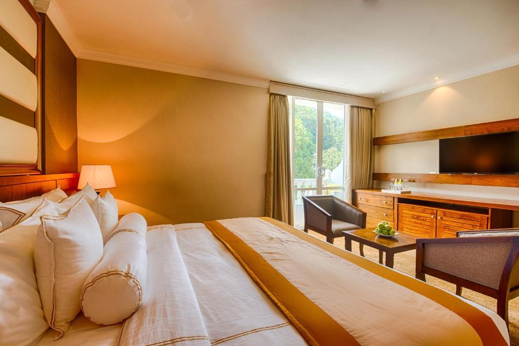 The Golden Crown Hotel