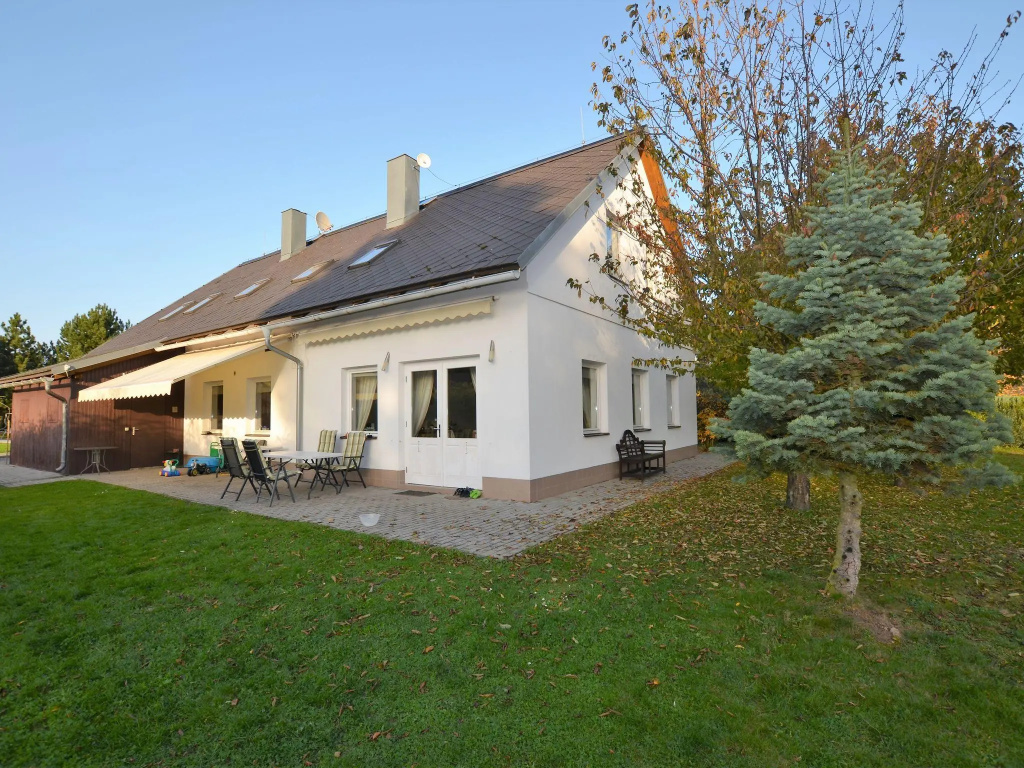 Spacious Villa With Swimming Pool