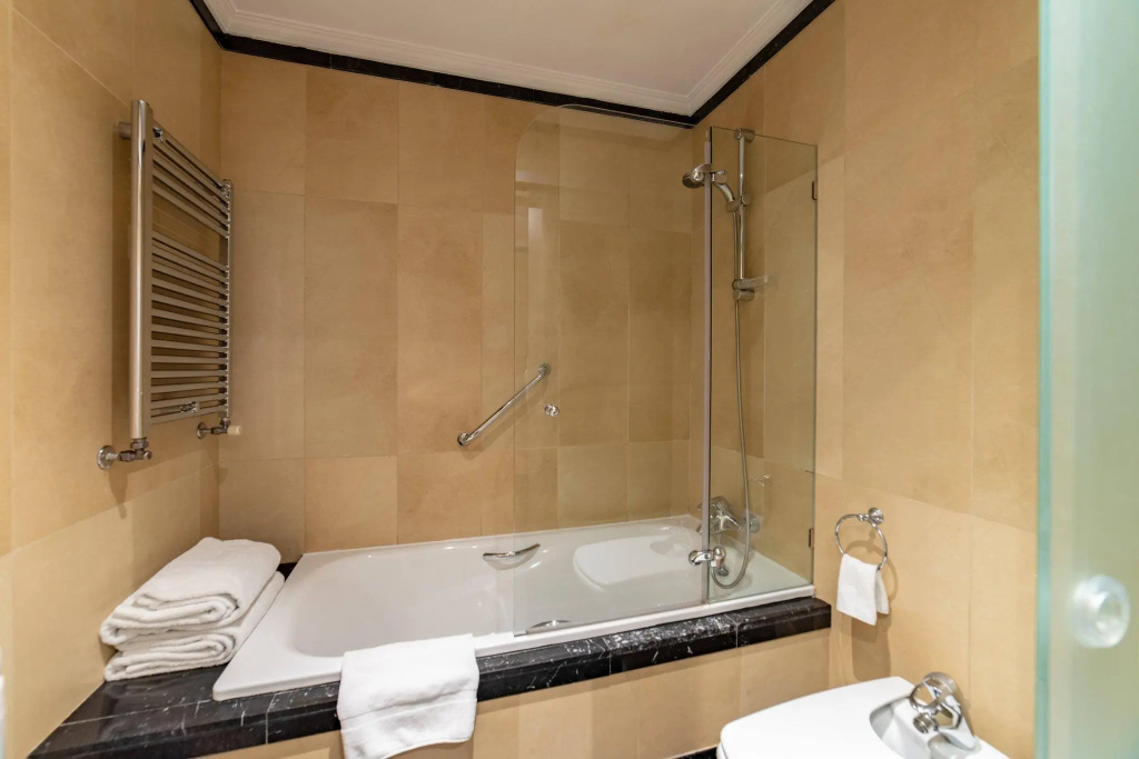 Eugenia de Montijo, Autograph Collection - Chambres