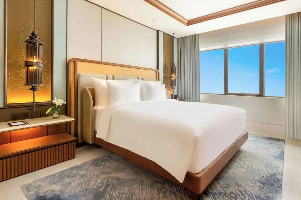Deluxe Double room with city view (full double bed)