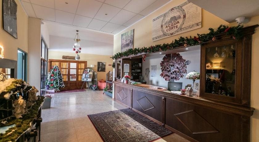 Lobby & Reception