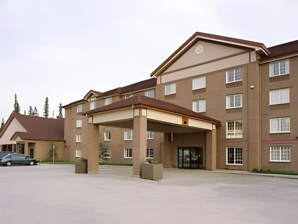 Woodlands Inn & Suites