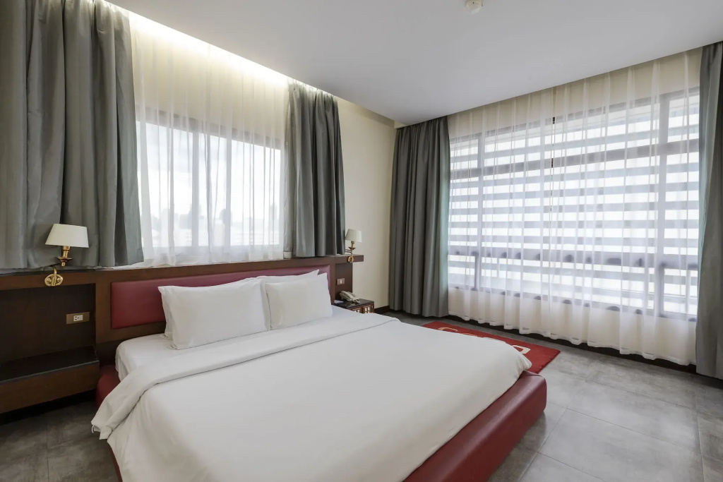 Pinnacle Lumpini Park Hotel — фото