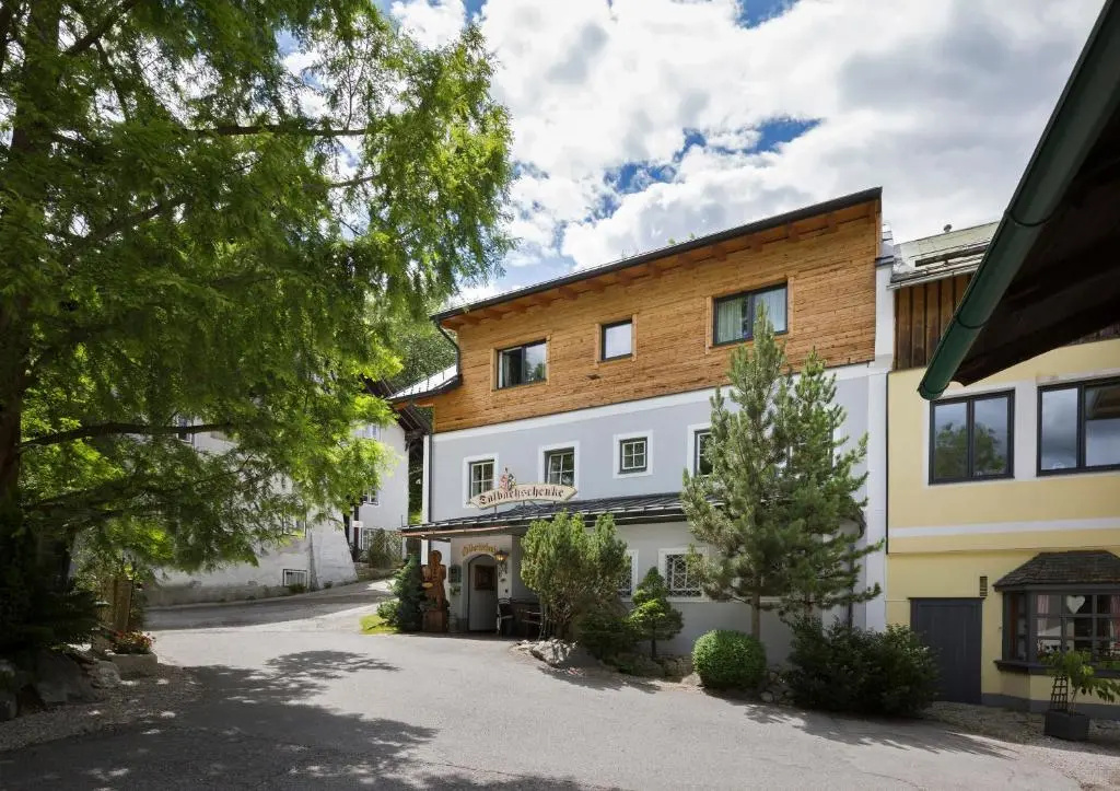 4 Bedrooms Apartment