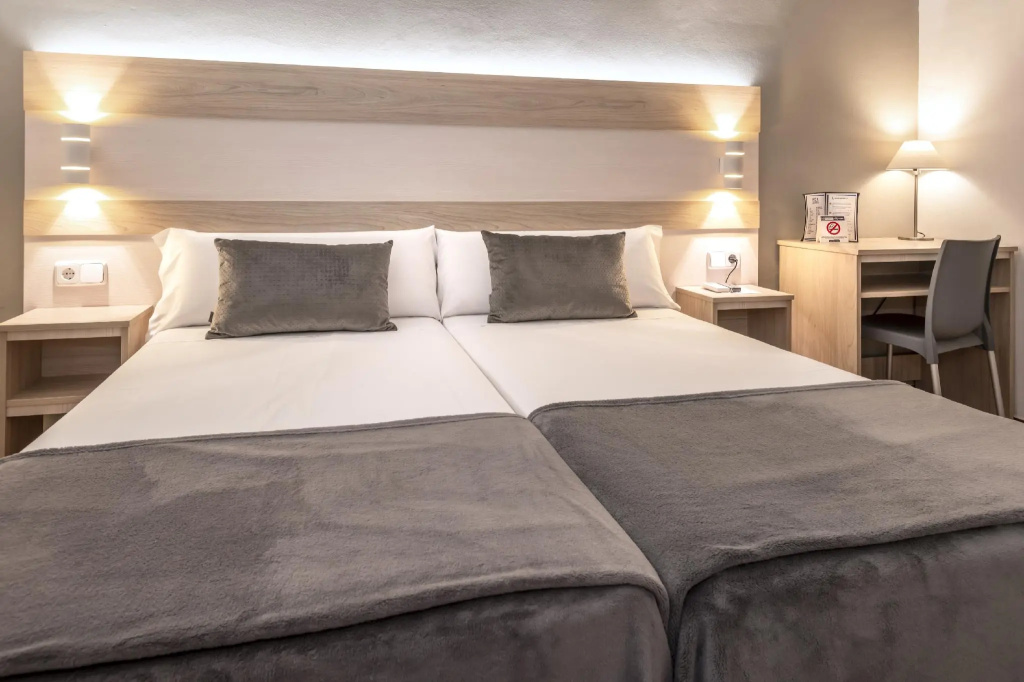 Standard Double room (full double bed)