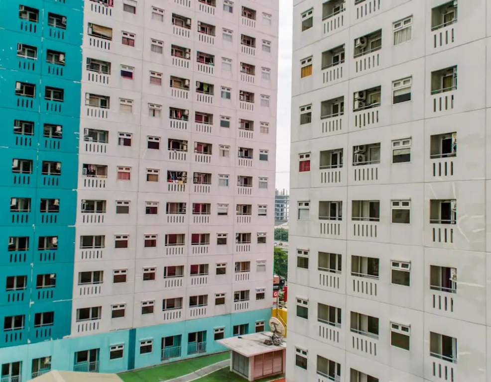 Modern Look 2Br Green Pramuka City Apartment Near Mall