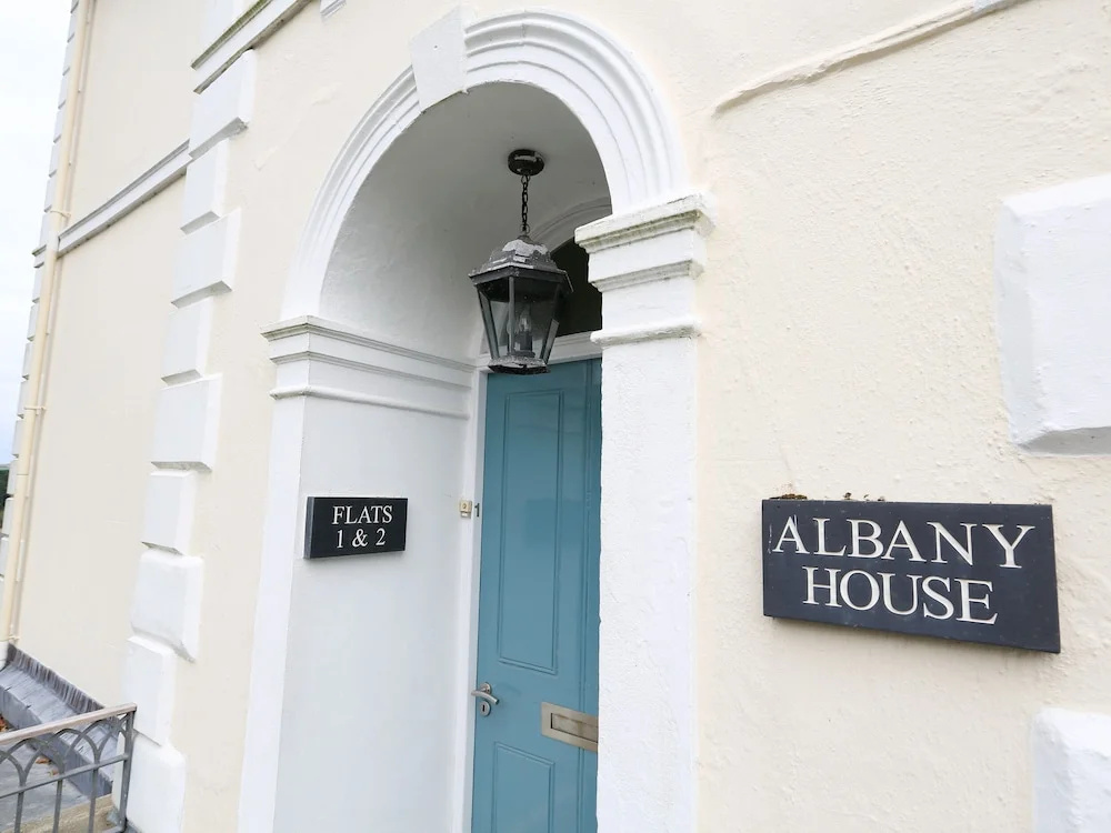 2 Albany House