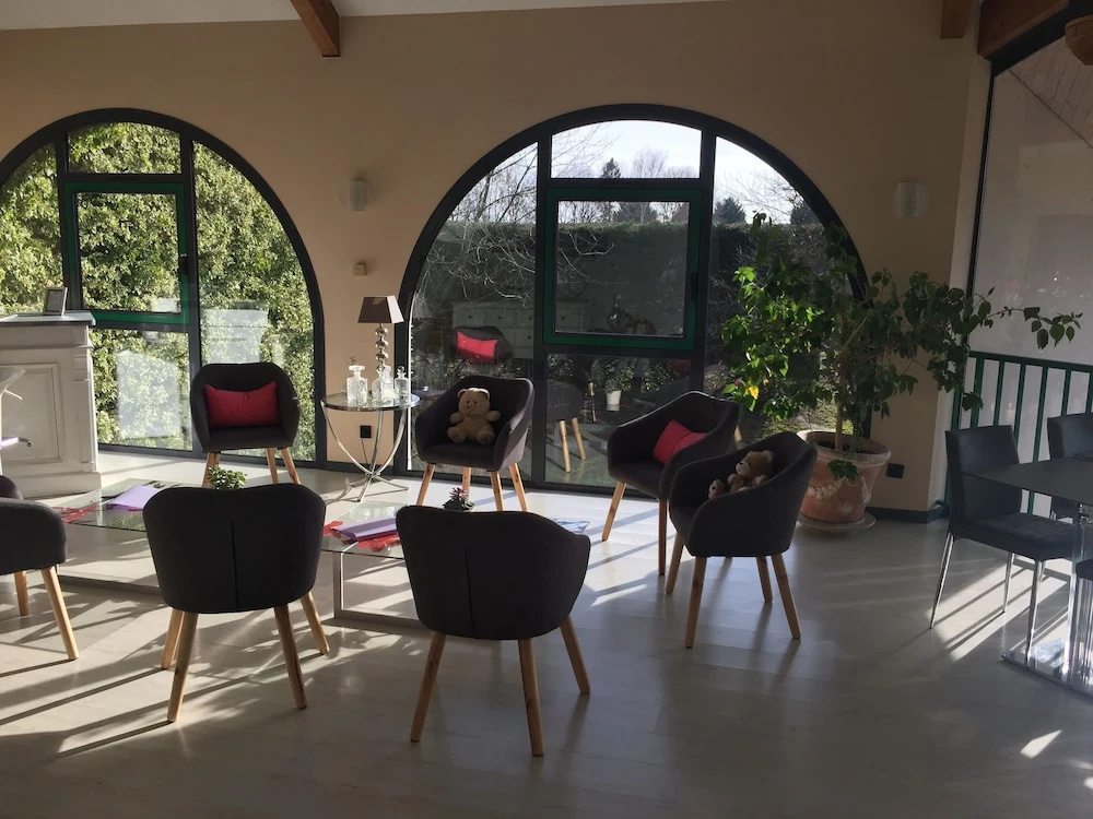 Lobby & Reception