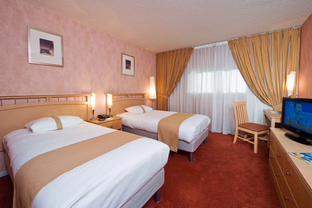 Best Western Plus Paris Orly Airport 3